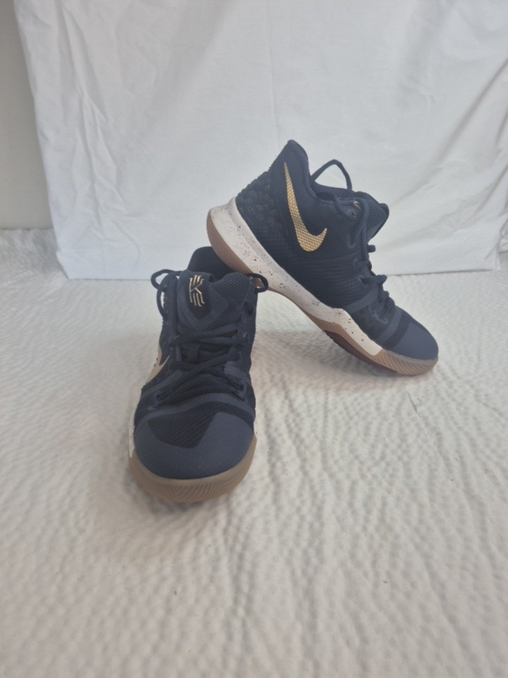 Nike Kyrie 3 Unisex Kids Basketball Shoes Blue/Gold/White Lace-Up Mid Top US 6
